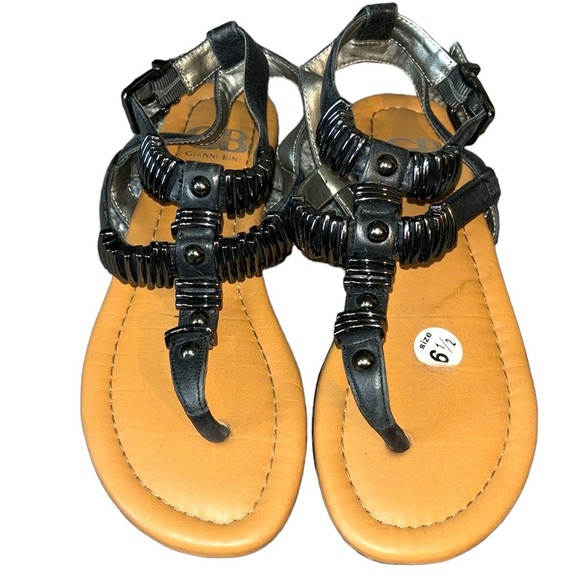Gianni Bini Shoes - GIANNI BINI leather and metal women’s flat strappy sandals in size 6.5